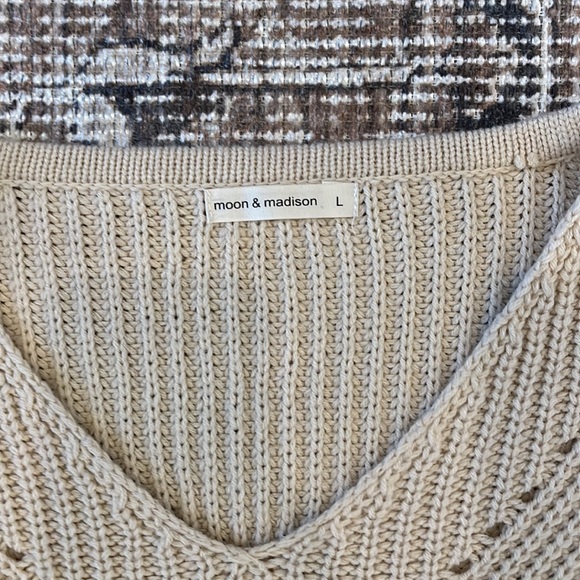 Moon & Madison Cropped Sweater - Picture 3 of 6